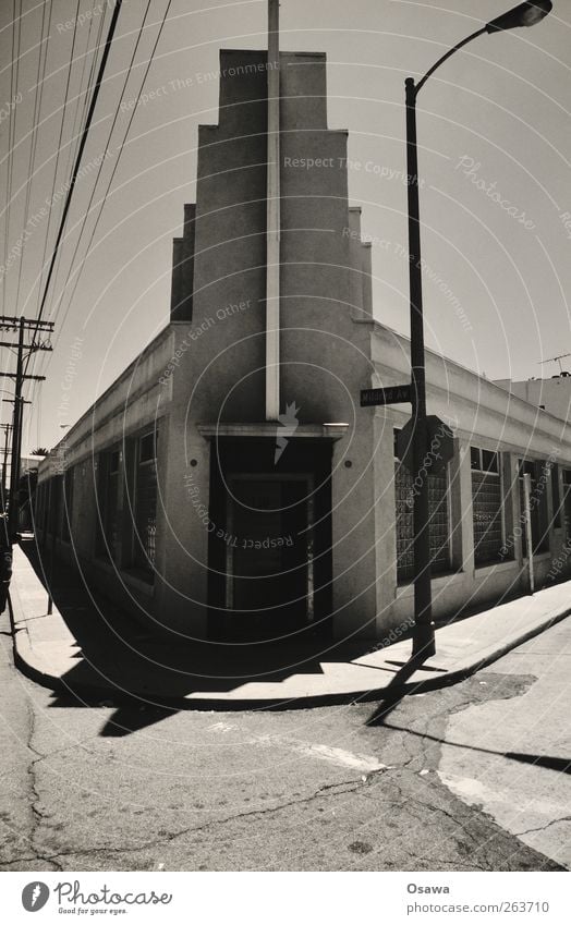 Irgendwo in Venice Beach Los Angeles USA Menschenleer Haus Bauwerk Gebäude Architektur Tür Fassade Straße Laterne Himmel Wolkenloser Himmel Schwarzweißfoto