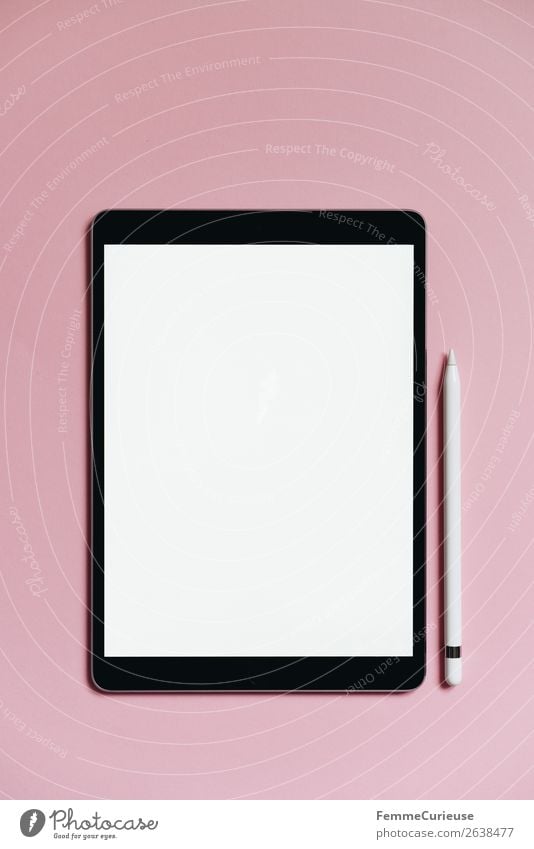 Tablet on pink background Technik & Technologie Unterhaltungselektronik Fortschritt Zukunft Schreibwaren Papier Kommunizieren Kreativität Tablet Computer rosa