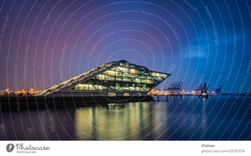 Dockland VIII Hafenstadt Bauwerk Gebäude Architektur Treppe Terrasse Sehenswürdigkeit Wahrzeichen ästhetisch außergewöhnlich dunkel skurril Nacht