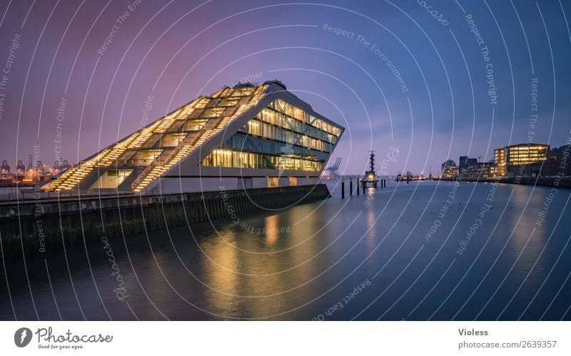 Dockland II Hafenstadt Bauwerk Gebäude Architektur Treppe Terrasse Sehenswürdigkeit Wahrzeichen ästhetisch außergewöhnlich dunkel skurril Nacht