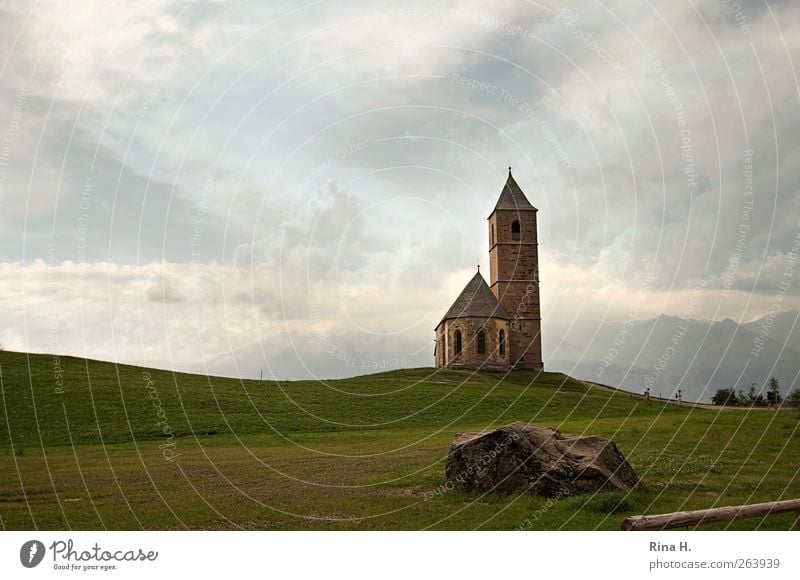 Kirchlein auf Hügel II (St. Kathrein) Natur Landschaft Himmel Wolken Sommer Berge u. Gebirge Hafling Südtirol Kirche Sehenswürdigkeit Wahrzeichen alt Glaube