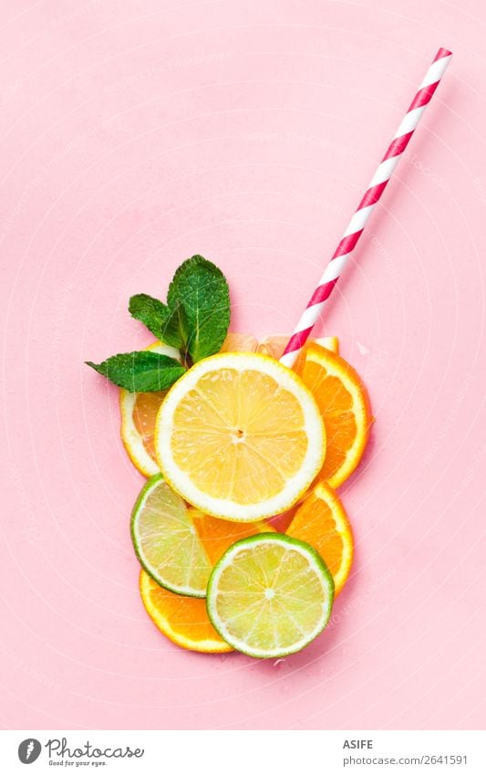 Lustiges Saftkonzept Frucht Ernährung Getränk Limonade Sommer Kind Blatt Tropfen frisch lustig oben gelb grün rosa Idee Kreativität Zitrone Kalk orange