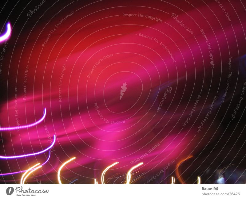 Lights in Motion Licht violett rosa Langzeitbelichtung Farbe Langzeitbelichung Hintergurnd Unschärfe Linie orange