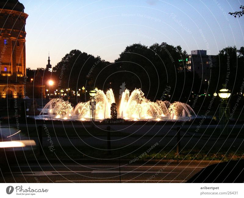 Brunnen bei Nacht Mannheim Licht Architektur wasserspiel Abend