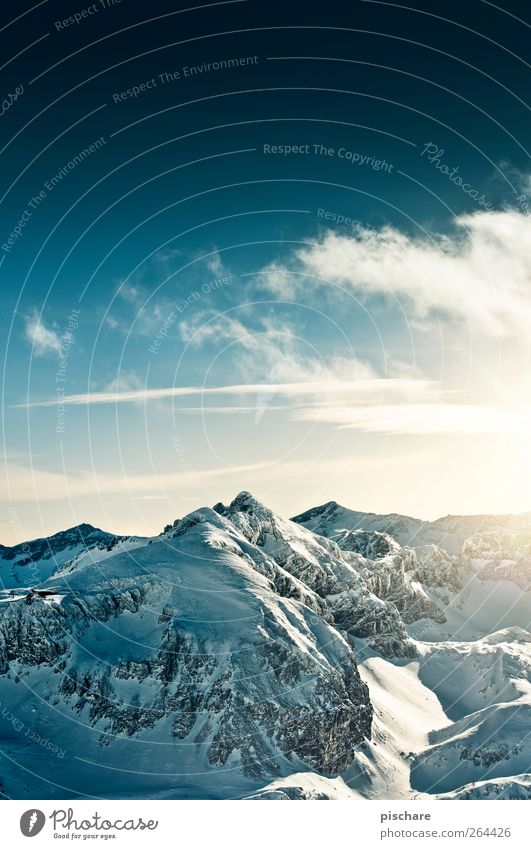 Berge Natur Landschaft Himmel Wolken Winter Schönes Wetter Schnee Berge u. Gebirge Schneebedeckte Gipfel gigantisch Unendlichkeit Abenteuer Farbfoto