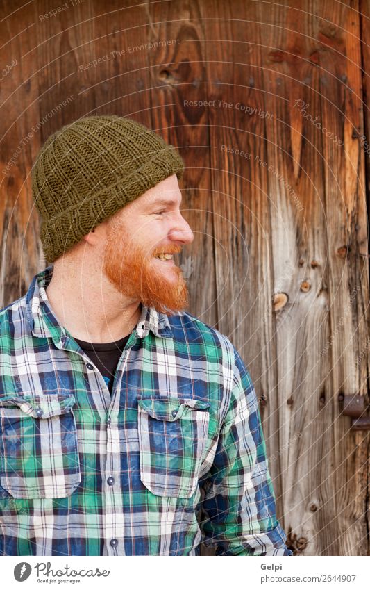 Porträt eines Hipster-Typs, der ein dummes Gesicht macht. Glück Haare & Frisuren Mensch Junge Mann Erwachsene rothaarig Vollbart Lächeln lachen außergewöhnlich