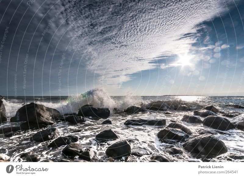 Waterfront Umwelt Natur Landschaft Erde Luft Wasser Himmel Wolken Sonne Sonnenlicht Wetter Schönes Wetter Wellen Küste Meer frei nass Abenteuer ästhetisch