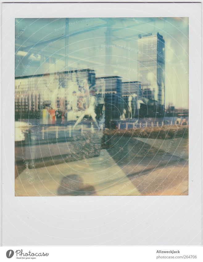 Spiegeloroid Berlin Hauptstadt Stadtzentrum Menschenleer Haus Bankgebäude Architektur retro osthafen spreeufer Farbfoto Außenaufnahme Polaroid Tag