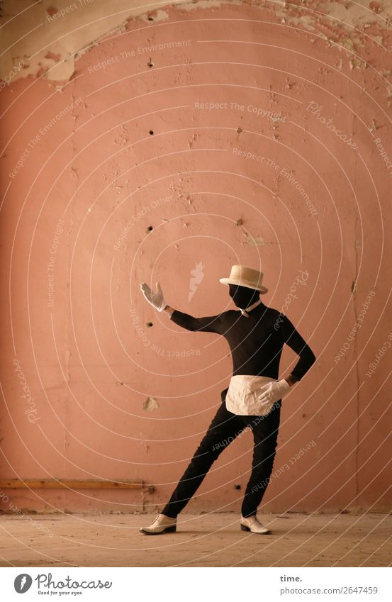 Acting (XI) maskulin Mann Erwachsene 1 Mensch Künstler Schauspieler Ruine Mauer Wand lost places Anzug Fliege Handschuhe Schürze Schuhe Hut Bewegung drehen