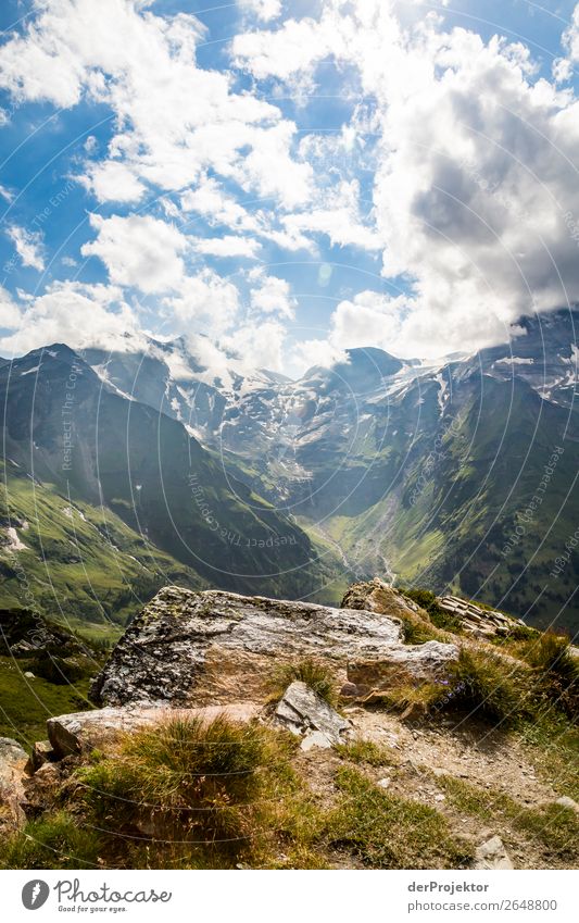 Großglockner Pass im Sonnenlicht V Starke Tiefenschärfe Kontrast Schatten Licht Tag Textfreiraum Mitte Textfreiraum oben Textfreiraum links Textfreiraum rechts