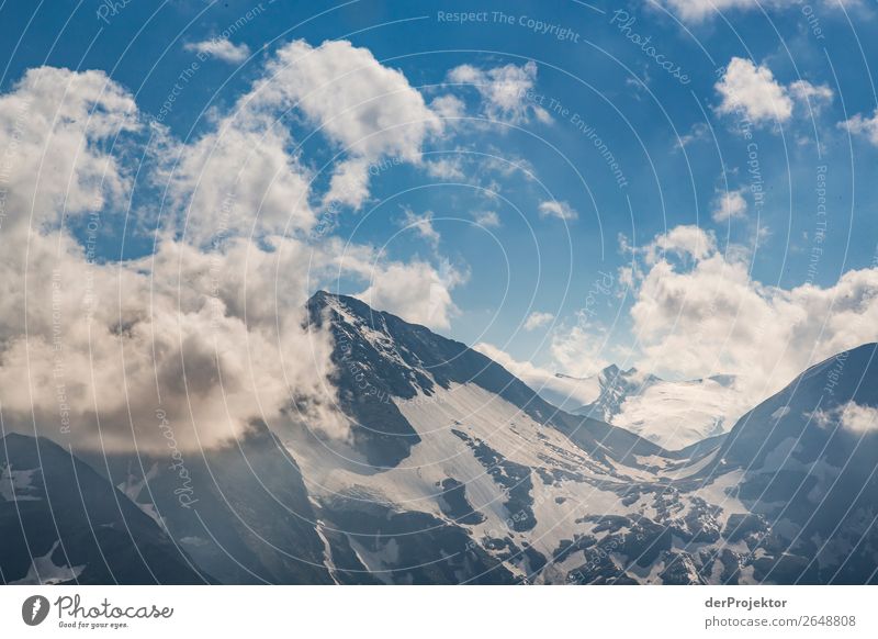 Großglockner Pass im Sonnenlicht VII Starke Tiefenschärfe Kontrast Schatten Licht Tag Textfreiraum Mitte Textfreiraum oben Textfreiraum links