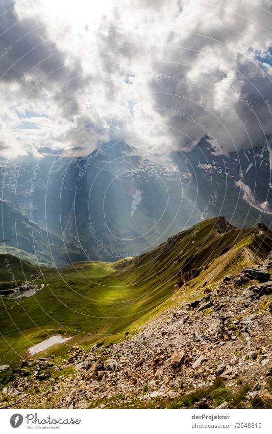 Großglockner Pass im Sonnenlicht III Starke Tiefenschärfe Kontrast Schatten Licht Tag Textfreiraum Mitte Textfreiraum oben Textfreiraum links