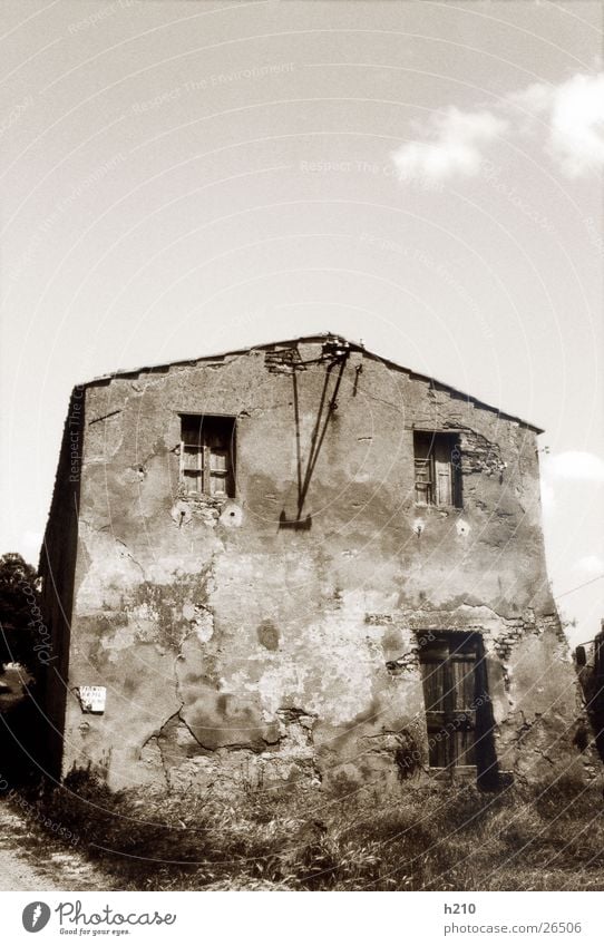 haus.italien2 Haus Gebäude verfallen Architektur alt Schwarzweißfoto Perspektive