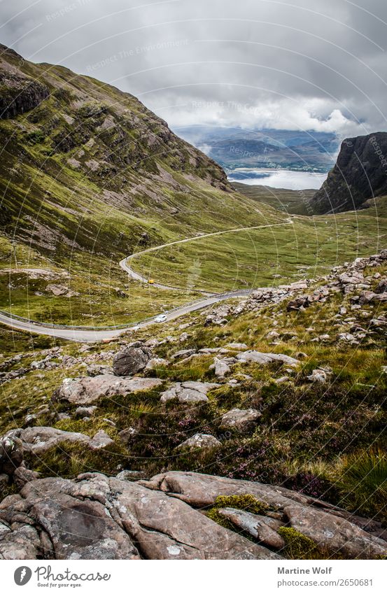 Canyonroad Umwelt Natur Landschaft Felsen Applecross Großbritannien Schottland Europa Straße wild Stadt abgelegen Ferne Wildheit Farbfoto Gedeckte Farben