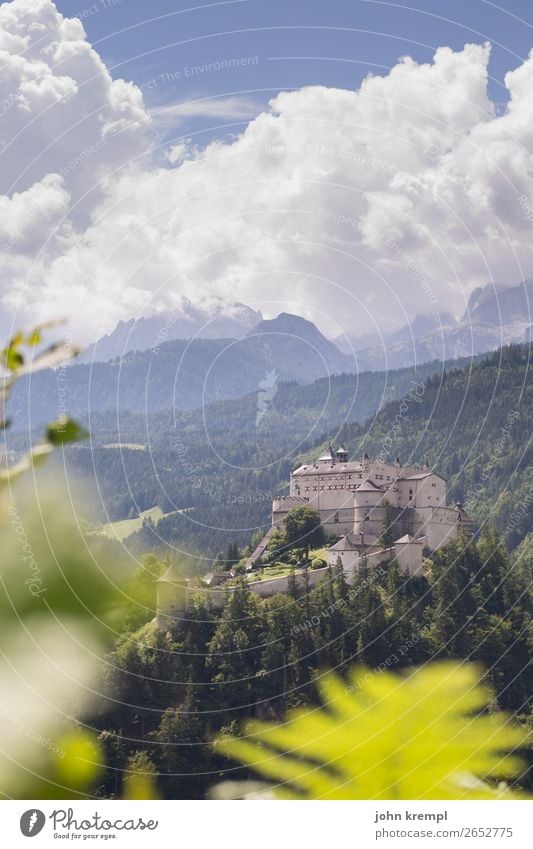 III Burg Hohenwerfen - Die Entscheidung Burg oder Schloss Mittelalter Ritter historisch Turm Himmel Wolken Festung Salzburger Land Wald Außenaufnahme