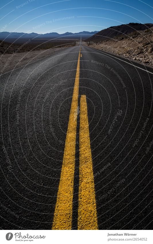 Highway Ferien & Urlaub & Reisen Tourismus Ausflug Abenteuer Ferne Freiheit Sommer Landschaft Horizont Berge u. Gebirge Schlucht Death Valley National Park