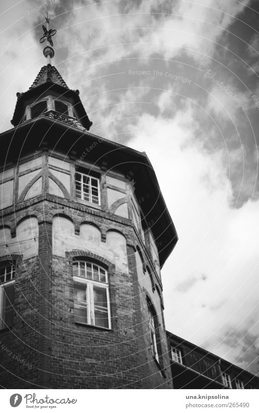 wolkenkuckucksheim Himmel Wolken Kolkwitz Cottbus Haus Burg oder Schloss Ruine Turm Bauwerk Gebäude Architektur Fassade Fenster Dach alt eckig Verfall