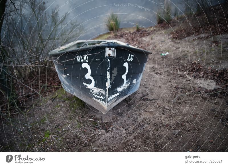 majo3 Winter Küste Seeufer Strand Bucht Schifffahrt Bootsfahrt Fischerboot Wasserfahrzeug An Bord liegen trashig braun Angeln Holz Schiffsplanken