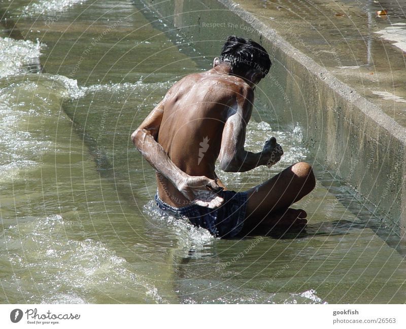 waschmaschine Seife Bangkok braun Mann Waschen Fluss dreckig Sonne