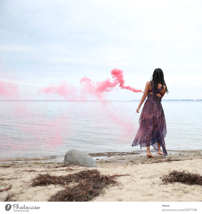 pink steam (III) feminin Frau Erwachsene 1 Mensch Sand Himmel Horizont Seegras Küste Strand Ostsee Kleid schwarzhaarig langhaarig Fackel Rauch Stein Bewegung