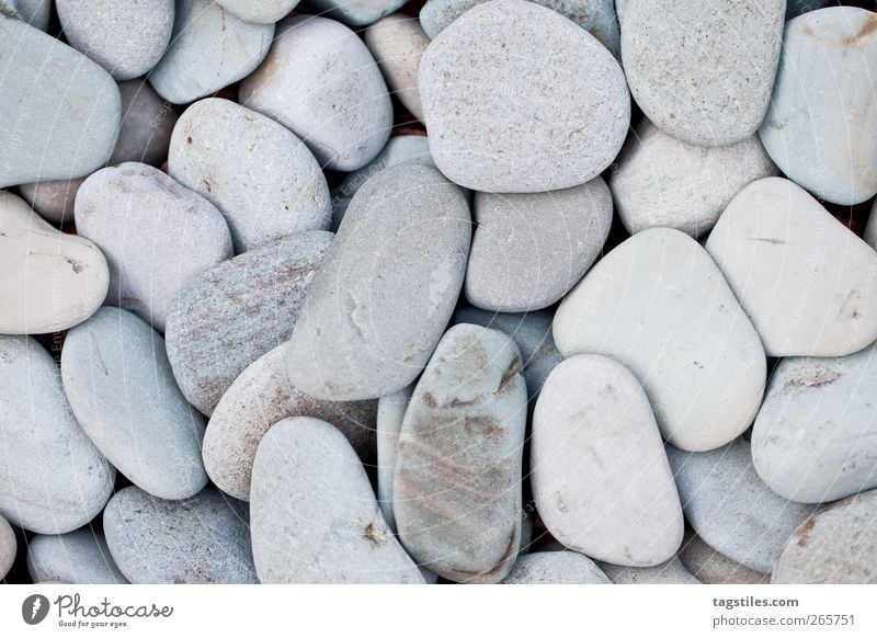 SANFT Stein sanft hart weich grau Kies Kiesbett kiesbedeckt Schotterweg Kiesberg Kieselsteine Kiesgrube Kieswerk tagstiles rund Hintergrundbild Gartenbau