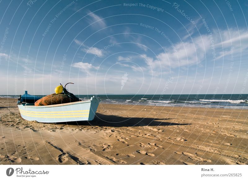 Gestrandet Ferien & Urlaub & Reisen Tourismus Sommer Sommerurlaub Strand Landschaft Himmel Horizont Herbst Schönes Wetter Küste Mittelmeer Fischerboot warten