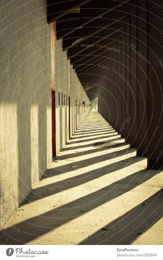 Licht und Schatten Stadt Haus Tunnel Bauwerk Gebäude Architektur Mauer Wand Fassade Wege & Pfade Stein Beton Metall gelb gold schwarz Berlin dreckig Durchgang