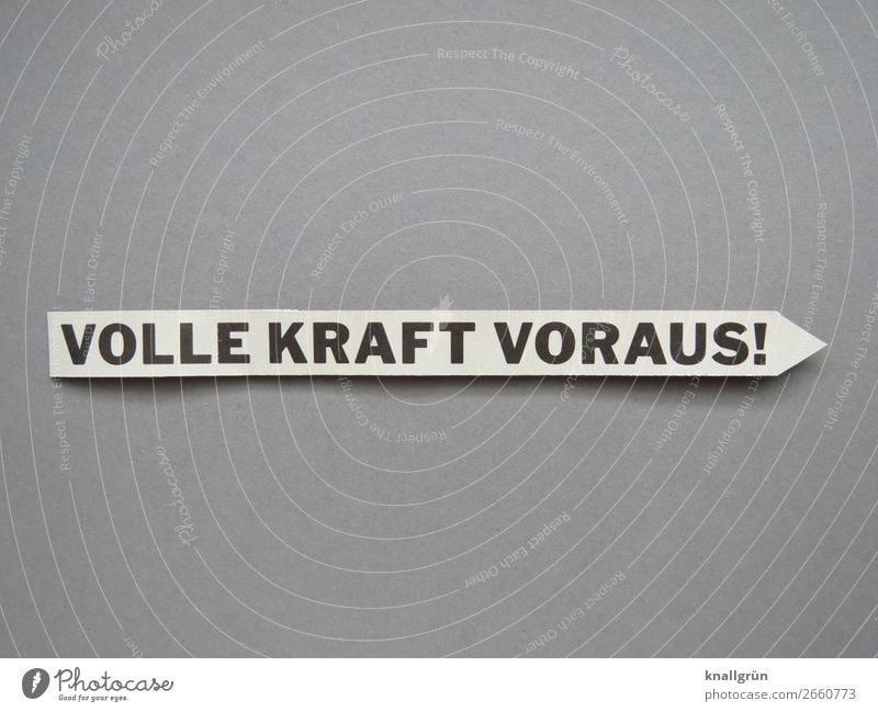 VOLLE KRAFT VORAUS! Pfeil Schriftzeichen Schilder & Markierungen Kommunizieren grau schwarz weiß Gefühle Stimmung Vorfreude Begeisterung Optimismus Erfolg Mut