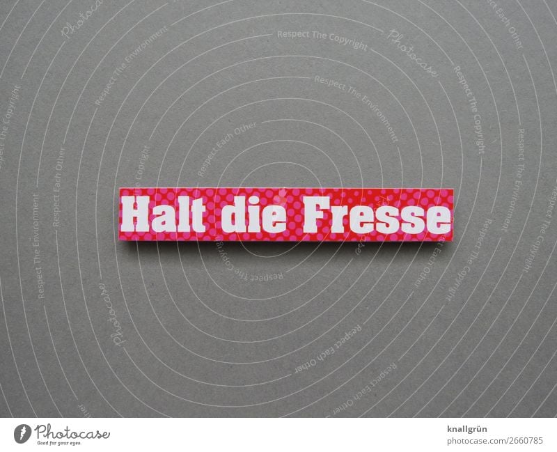 Halt die Fresse Schriftzeichen Schilder & Markierungen Kommunizieren frech rebellisch grau rot weiß Gefühle Coolness Wut Ärger gereizt Feindseligkeit Aggression