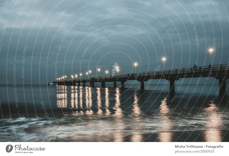 Abend an der Seebrücke Ferien & Urlaub & Reisen Tourismus Strand Wellen Landschaft Wasser Himmel Wolken Horizont Ostsee Meer Brücke Architektur Erholung