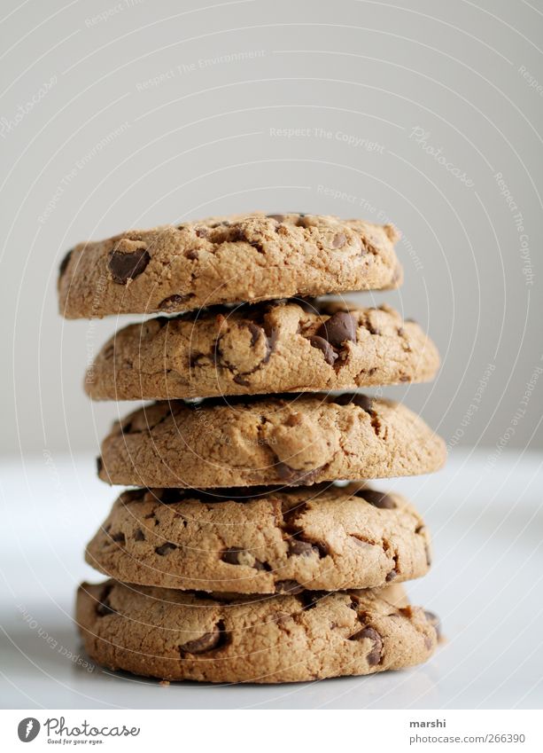 KalorienBombe Lebensmittel Kuchen Süßwaren Schokolade Ernährung süß braun lecker Schokoladenstreusel cookie Stapel geschmackvoll Kalorienreich Zucker