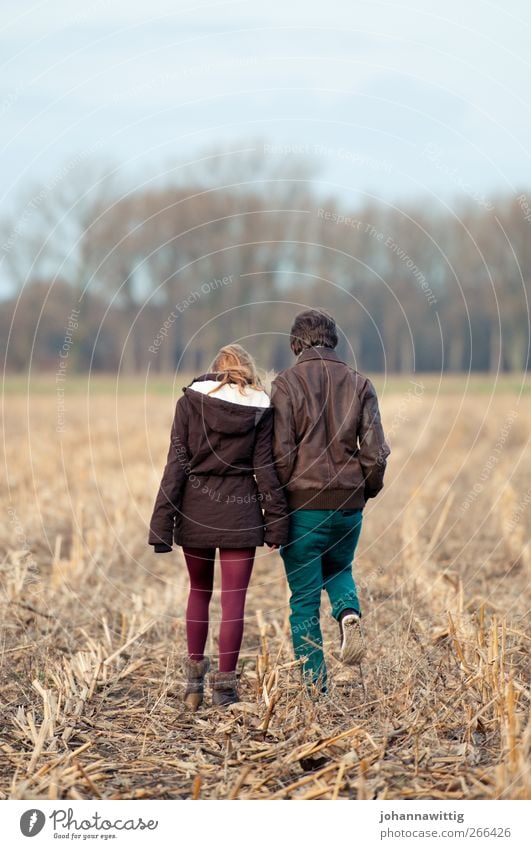 Zwei Freude Glück Wohlgefühl wandern Mensch maskulin feminin Junge Frau Jugendliche Junger Mann Geschwister Leben 2 18-30 Jahre Erwachsene Umwelt Natur