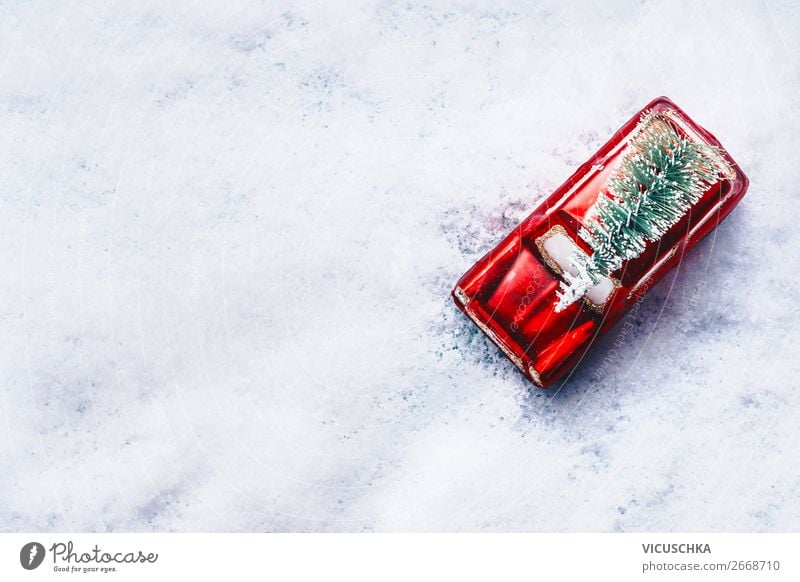 Rotes auto mit Weihnachtsbaum im Schnee kaufen Stil Design Winter Dekoration & Verzierung Feste & Feiern Weihnachten & Advent Feld Fahne trendy retro Tradition