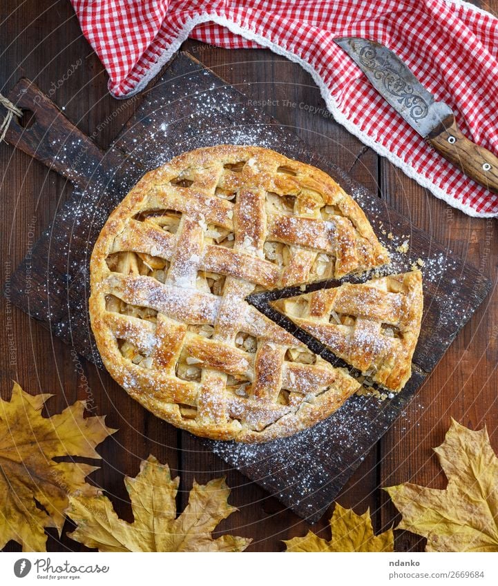 ganzer runder Apfelkuchen Frucht Dessert Süßwaren Mittagessen Abendessen Messer Tisch Küche Herbst Holz Essen frisch lecker oben braun rot Tradition Amerikaner