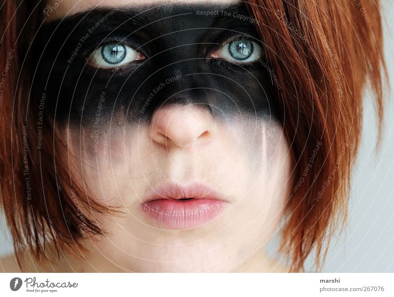 sad Stil Mensch feminin Frau Erwachsene Kopf Haare & Frisuren Gesicht 1 Gefühle Stimmung Angst Verzweiflung rothaarig Blick Blick nach vorn Blick in die Kamera