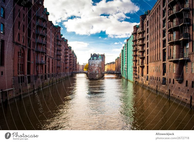 Hamburg Speicherstadt Deutschland Stadt Alte Speicherstadt Tag Wolken Schönes Wetter Kanal Hafen Handel Menschenleer Städtereise Sightseeing