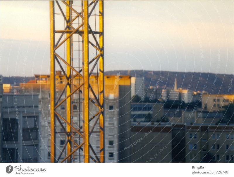 Kran im Abendrot Stadt Sonnenuntergang Gebäude Stahl Träger Industrie