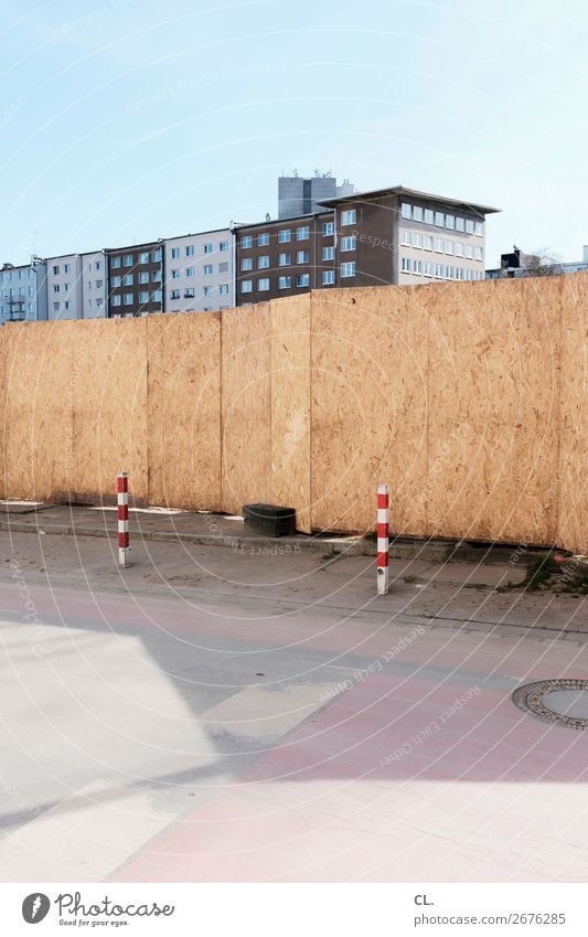 klosterstraße, düsseldorf Baustelle Wolkenloser Himmel Schönes Wetter Düsseldorf Stadt Stadtzentrum Menschenleer Haus Hochhaus Mauer Wand Verkehrswege Straße