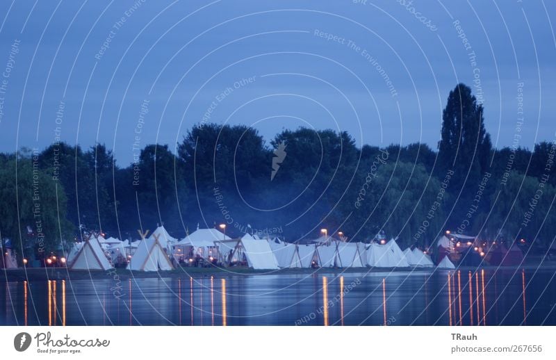 Fackelreflektionen Lifestyle Freude harmonisch ruhig Freizeit & Hobby Veranstaltung Feste & Feiern Jahrmarkt Open Air Umwelt Natur Feuer Wasser Sonnenaufgang