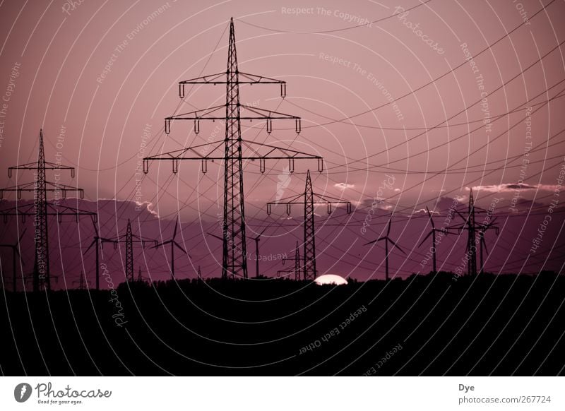 Energie in allen Variationen 2 Kabel Energiewirtschaft Erneuerbare Energie Windkraftanlage Energiekrise Himmel Wolken Sonnenaufgang Sonnenuntergang standhaft