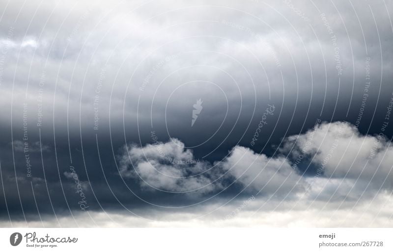 Grüsse aus Hasliberg Himmel nur Himmel Wolken Gewitterwolken Klima Klimawandel schlechtes Wetter Unwetter Wind Sturm blau grau weiß Farbfoto Gedeckte Farben