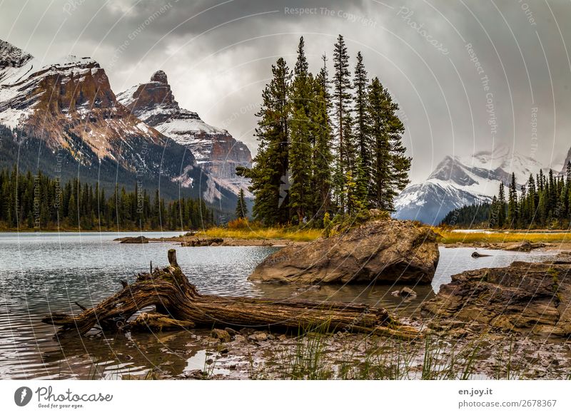 Spirit Island Ferien & Urlaub & Reisen Tourismus Ausflug Abenteuer Freiheit Expedition Berge u. Gebirge Natur Landschaft Gewitterwolken Herbst schlechtes Wetter