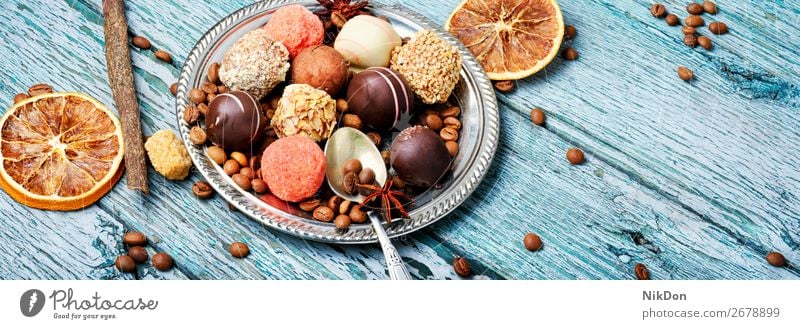 Sortiment von Schokoladenbonbons Bonbon süß Dessert Lebensmittel lecker Kakao geschmackvoll Zucker Konfekt Kalorie Trüffel gemischt Konditorei Versuchung rund