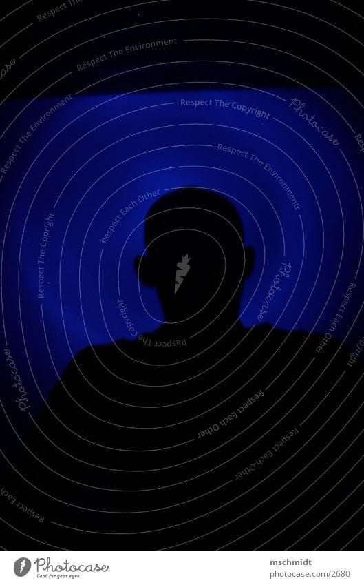 meister popper© Mann Licht Wand Mensch man boy Schatten blau