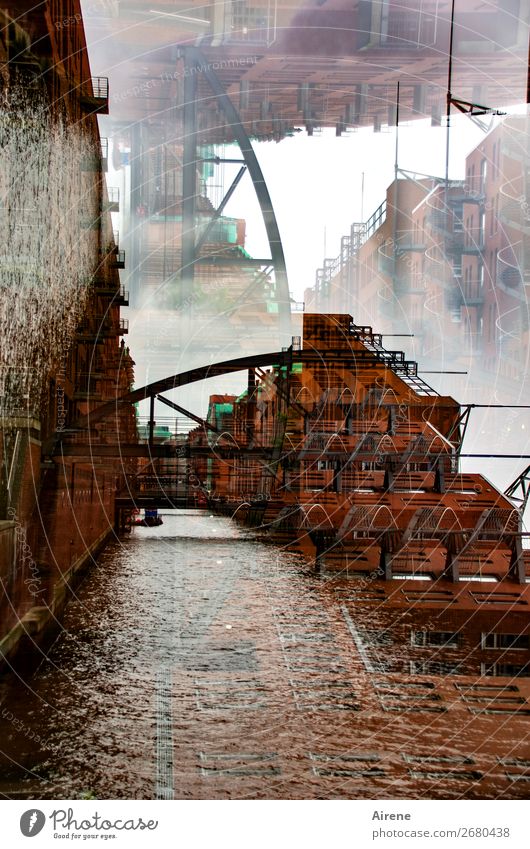 verkehrte Welt | mal so, mal so Hamburg Stadt Hafenstadt Haus Brücke Bauwerk Alte Speicherstadt Backsteinfassade Fassade Sehenswürdigkeit Kanal außergewöhnlich