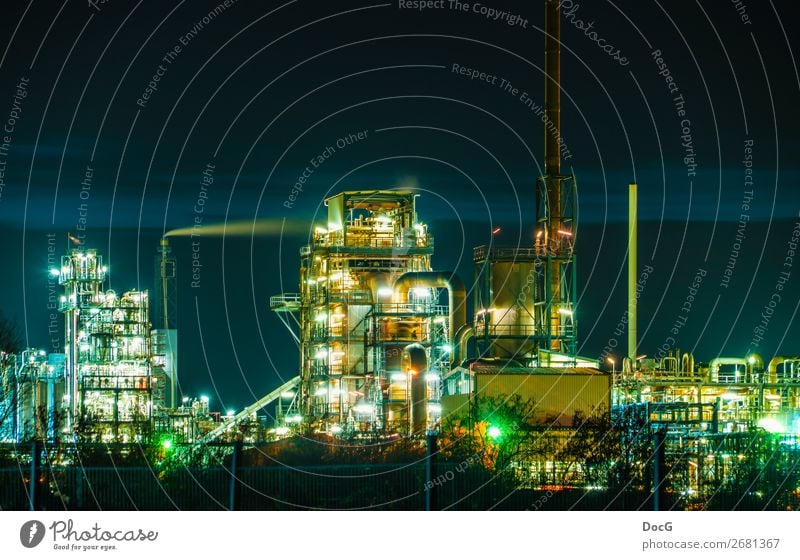 Chemical Factory at Night Technik & Technologie Wissenschaften Fortschritt Zukunft High-Tech Energiewirtschaft Industrie Chemieindustrie Chemiewerk Fabrik