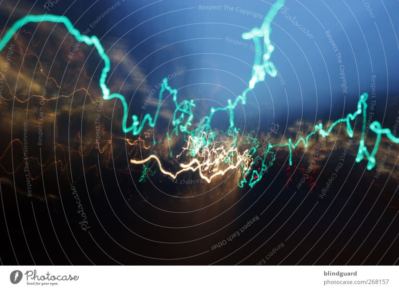 Back To The Light Energiewirtschaft Verkehr Autofahren Straße Geschwindigkeit blau gelb grün weiß Licht Linie leuchten Farbfoto Experiment Menschenleer Abend