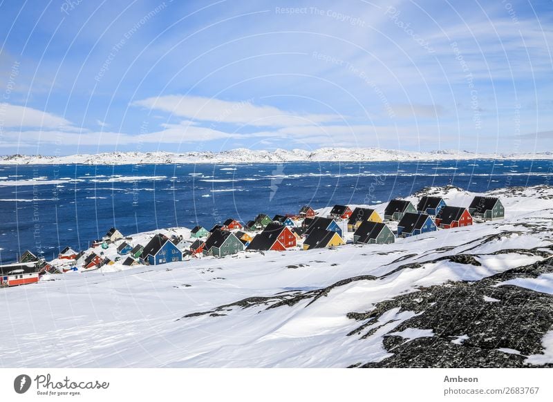 Reihen von bunten Inuit-Häusern, Nuuk Greenland Ferien & Urlaub & Reisen Tourismus Meer Winter Schnee Haus Landschaft Himmel Wolken Klima Wetter Eis Frost Hügel