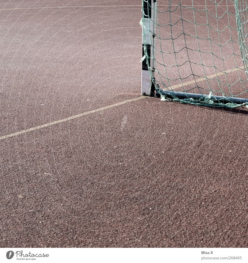 Ecke Freizeit & Hobby Sport Sportstätten Fußballplatz Hartplatz Tor Torlinie Netz Farbfoto Gedeckte Farben Außenaufnahme abstrakt Menschenleer