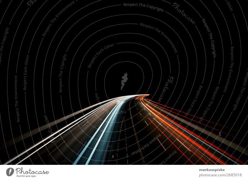 Autobahn bei Nacht fahren Canon Mark III Motorway accident avenue central reservation danger dark darkness digital freeway gloom light light beam light trace